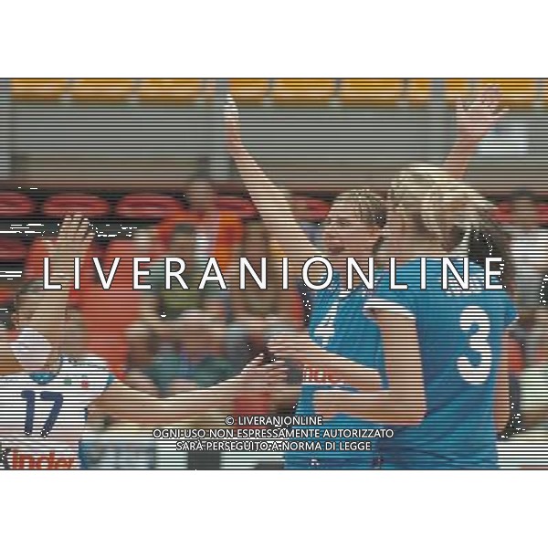 LIVORNO,25 AGOSTO 2005 VOLLEY FEMMINILE QUADRANGOLARE INTERNAZIONALE \'CITTA\' DI LIVORNO\' PARTITA ITALIA-TURCHIA NELLA FOTO:ESULTANZA PUNTO FOTO BIZZI-A.LIVERANI