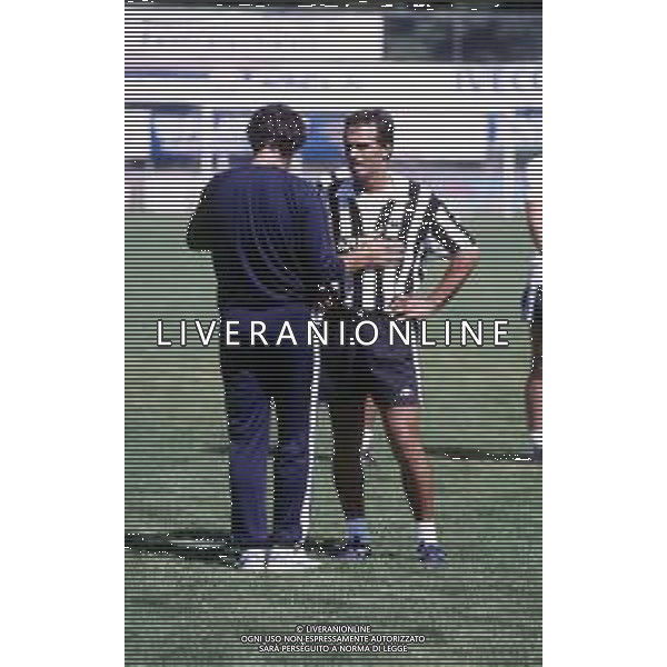 ZOFF DINO ALLENATORE DI CALCIO DELLA JUVENTUS NEL 1989/1990 - RETROSPETTIVA NELLA FOTO DURANTE L\'ALLENAMENTO CON ANTONIO CABRINI ©Archivio Giovanni Liverani/AGENZIA ALDO LIVERANI SAS