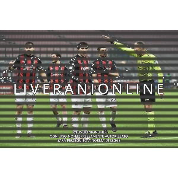 proteste Milan con l\'arbitro Paolo Valeri Milan vs Torino Coppa Italia - ottavi di finale Milano 12-01-2021 Stadio Giuseppe Meazza - San Siro foto Roberto Garavaglia/ag. Aldo Liverani sas /AGENZIA ALDO LIVERANI SAS
