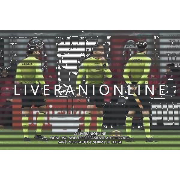 l\'arbitro Paolo Valeri di Roma e i suoi assistenti entrano in campo Milan vs Torino Coppa Italia - ottavi di finale Milano 12-01-2021 Stadio Giuseppe Meazza - San Siro foto Roberto Garavaglia/ag. Aldo Liverani sas /AGENZIA ALDO LIVERANI SAS