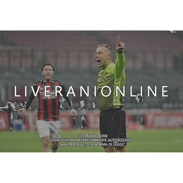 i giocatori del Milan protestano con l\'arbitro Paolo Valeri di Roma Milan vs Torino Coppa Italia - ottavi di finale Milano 12-01-2021 Stadio Giuseppe Meazza - San Siro foto Roberto Garavaglia/ag. Aldo Liverani sas /AGENZIA ALDO LIVERANI SAS