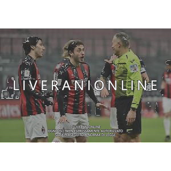 i giocatori del Milan protestano con l\'arbitro Paolo Valeri di Roma Milan vs Torino Coppa Italia - ottavi di finale Milano 12-01-2021 Stadio Giuseppe Meazza - San Siro foto Roberto Garavaglia/ag. Aldo Liverani sas /AGENZIA ALDO LIVERANI SAS