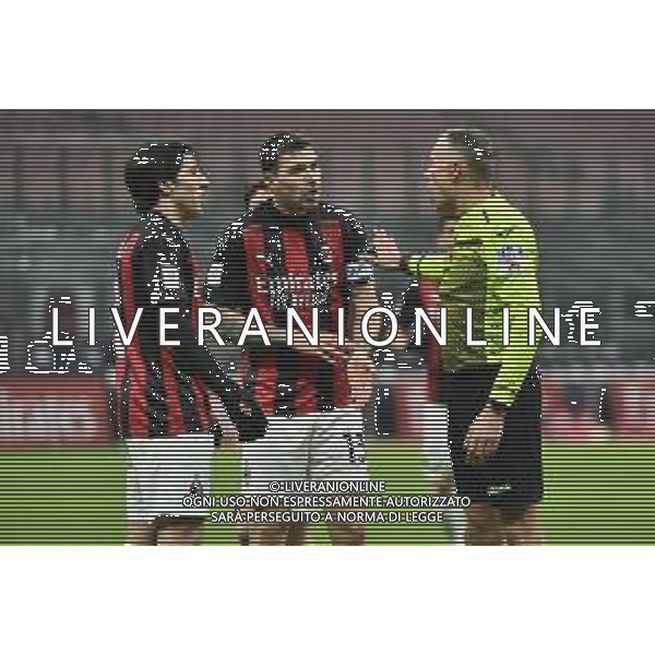 i giocatori del Milan protestano con l\'arbitro Paolo Valeri di Roma Milan vs Torino Coppa Italia - ottavi di finale Milano 12-01-2021 Stadio Giuseppe Meazza - San Siro foto Roberto Garavaglia/ag. Aldo Liverani sas /AGENZIA ALDO LIVERANI SAS