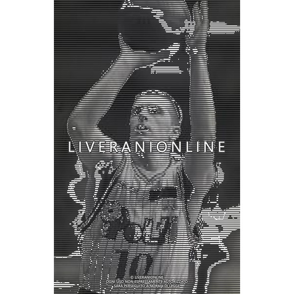1996-1997 CANTU \' COPPA ITALIA DI BASKET POLTI\' CANTU\'-BENETTON TREVISO NELLA FOTO BURATTI EROS AG ALDO LIVERANI SAS