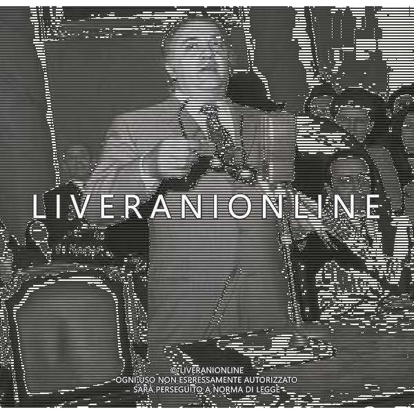 RETROSPETTAIVA FEDERICO FELLINI REGISTA NELLA FOTO FEDERICO FELLINI NELL\'ANNO 1971 RICEVE LA LAUREA AD HONOREM ALL\'UNIVERSITA\' DI PAVIA AG ALDO LIVERANI SAS  