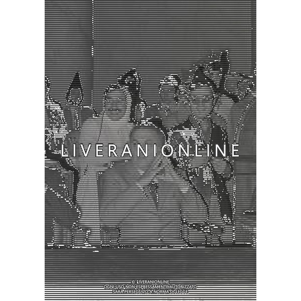 RETROSPETTAIVA FEDERICO FELLINI REGISTA NELLA FOTO FEDERICO FELLINI NELL\'ANNO 1971 RICEVE LA LAUREA AD HONOREM ALL\'UNIVERSITA\' DI PAVIA AG ALDO LIVERANI SAS  
