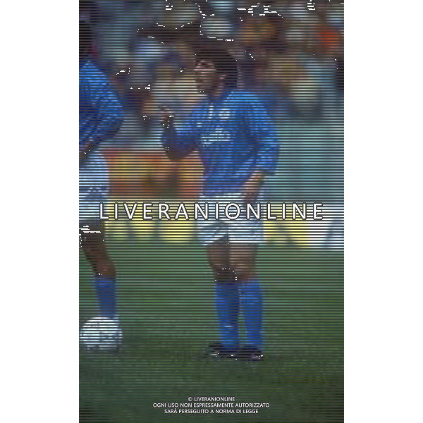 GIANFRANCO ZOLA CALCIATORE CON LA MAGLIA DEL NAPOLI NEL 1991-1992 - RETROSPETTIVA ©Archivio DFP/AGENZIA ALDO LIVERANI SAS