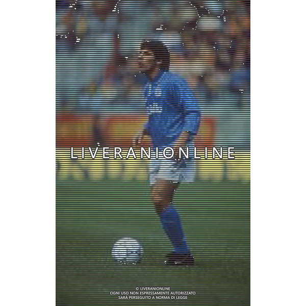 GIANFRANCO ZOLA CALCIATORE CON LA MAGLIA DEL NAPOLI NEL 1991-1992 - RETROSPETTIVA ©Archivio DFP/AGENZIA ALDO LIVERANI SAS
