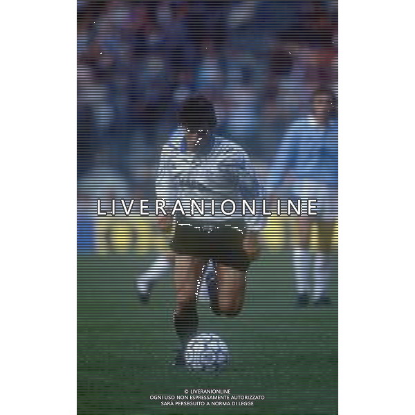 GIANFRANCO ZOLA CALCIATORE CON LA MAGLIA DEL NAPOLI NEL 1991-1992 - RETROSPETTIVA ©Archivio DFP/AGENZIA ALDO LIVERANI SAS