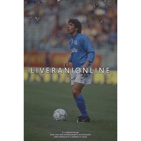 GIANFRANCO ZOLA CALCIATORE CON LA MAGLIA DEL NAPOLI NEL 1991-1992 - RETROSPETTIVA ©Archivio DFP/AGENZIA ALDO LIVERANI SAS