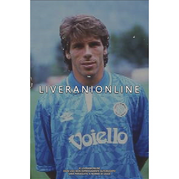GIANFRANCO ZOLA CALCIATORE CON LA MAGLIA DEL NAPOLI NEL 1991-1992 - RETROSPETTIVA ©Archivio DFP/AGENZIA ALDO LIVERANI SAS