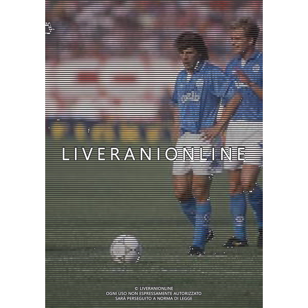 GIANFRANCO ZOLA CALCIATORE CON LA MAGLIA DEL NAPOLI NEL 1992-1993 - RETROSPETTIVA ©Archivio DFP/AGENZIA ALDO LIVERANI SAS
