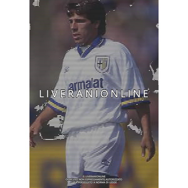 GIANFRANCO ZOLA CALCIATORE CON LA MAGLIA DEL PARMA - RETROSPETTIVA ANNI \'90 ©Archivio DFP/AGENZIA ALDO LIVERANI SAS