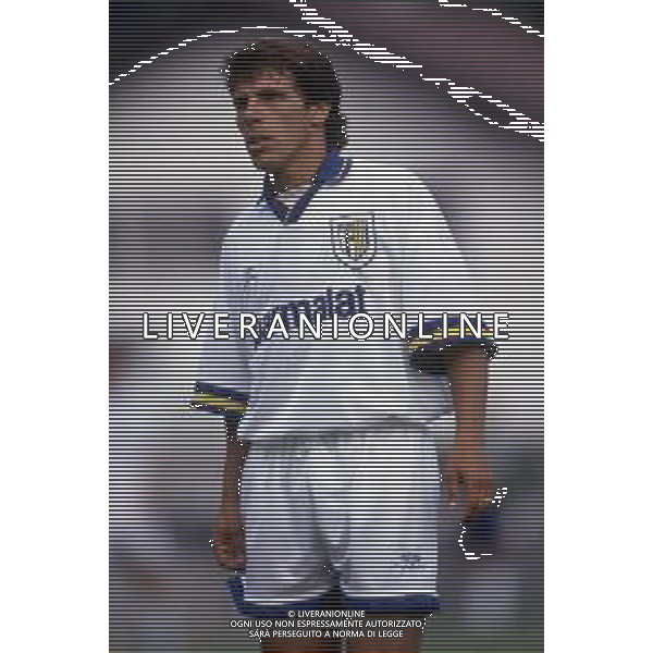 GIANFRANCO ZOLA CALCIATORE CON LA MAGLIA DEL PARMA - RETROSPETTIVA ANNI \'90 ©Archivio DFP/AGENZIA ALDO LIVERANI SAS