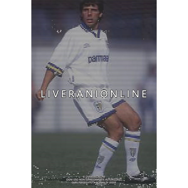 GIANFRANCO ZOLA CALCIATORE CON LA MAGLIA DEL PARMA - RETROSPETTIVA ANNI \'90 ©Archivio DFP/AGENZIA ALDO LIVERANI SAS