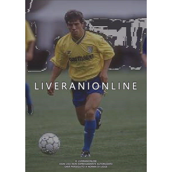 GIANFRANCO ZOLA CALCIATORE CON LA MAGLIA DEL PARMA - RETROSPETTIVA ANNI \'90 ©Archivio DFP/AGENZIA ALDO LIVERANI SAS