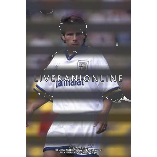GIANFRANCO ZOLA CALCIATORE CON LA MAGLIA DEL PARMA - RETROSPETTIVA ANNI \'90 NELLA FOTO NEL 1993 ©Archivio DFP/AGENZIA ALDO LIVERANI SAS