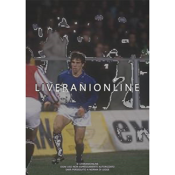 GIANFRANCO ZOLA CALCIATORE CON LA MAGLIA DELLA NAZIONALE ITALIANA - RETROSPETTIVA ANNI \'90 NELLA FOTO NEL 1991-1992 ©Archivio DFP/AGENZIA ALDO LIVERANI SAS