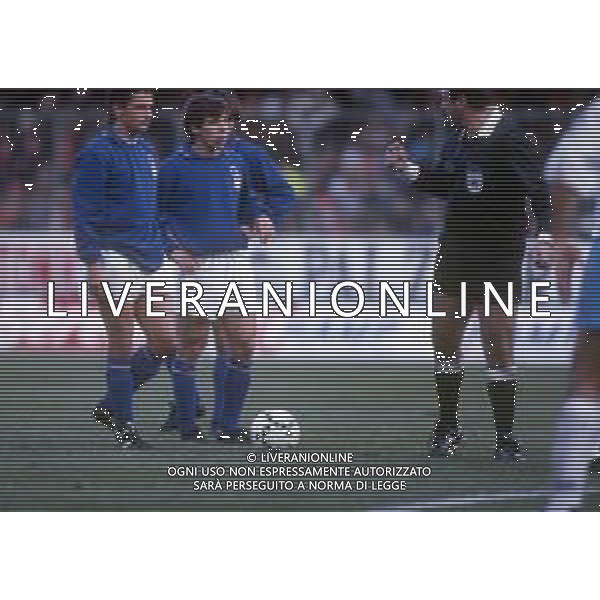 GIANFRANCO ZOLA CALCIATORE CON LA MAGLIA DELLA NAZIONALE ITALIANA - RETROSPETTIVA ANNI \'90 NELLA FOTO NEL 1991-1992 CON ROBERTO BAGGIIO ©Archivio DFP/AGENZIA ALDO LIVERANI SAS