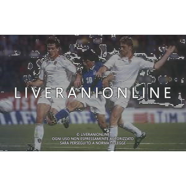 GIANFRANCO ZOLA CALCIATORE CON LA MAGLIA DELLA NAZIONALE ITALIANA - RETROSPETTIVA ANNI \'90 NELLA FOTO NEL 1995-1996 ©Archivio DFP/AGENZIA ALDO LIVERANI SAS