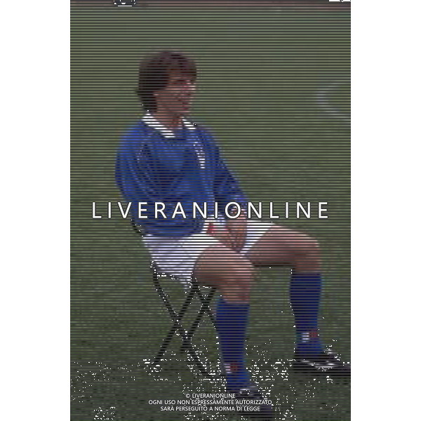GIANFRANCO ZOLA CALCIATORE CON LA MAGLIA DELLA NAZIONALE ITALIANA - RETROSPETTIVA ANNI \'90 NELLA FOTO NEL 1995-1996 ©Archivio DFP/AGENZIA ALDO LIVERANI SAS