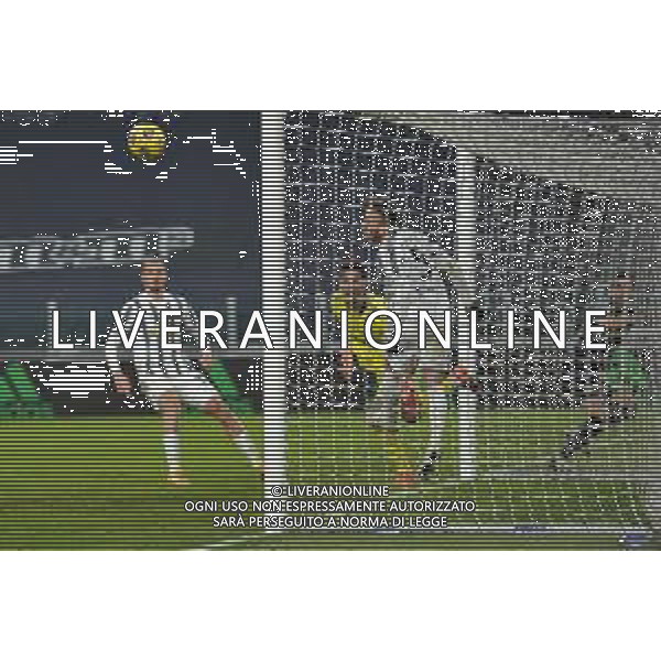 ©Falzone/Agenzia Aldo Liverani Torino 13.01.2021 Stadio Allianz Stadium Juventus vs Genoa Ottavi di Coppa Italia 2020-2021 Nella foto : Arthur salva sulla linea di porta il colpo di testa di Ivan Radovanovic