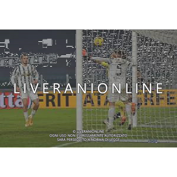 ©Falzone/Agenzia Aldo Liverani Torino 13.01.2021 Stadio Allianz Stadium Juventus vs Genoa Ottavi di Coppa Italia 2020-2021 Nella foto : Arthur salva sulla linea di porta il colpo di testa di Ivan Radovanovic