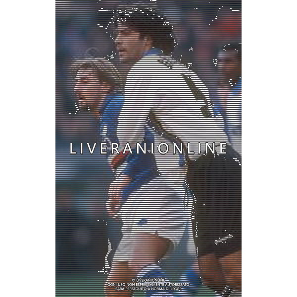 GIUSEPPE SIGNORI CALCIATORE CON LA MAGLIA DELLA SAMPDORIA NEL 1997-1998 - RETROSPETTIVA NELLA FOTO CON FABIO GALANTE DELL\'INTER ©Archivio DFP/AG ALDO LIVERANI SAS