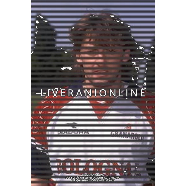 GIUSEPPE SIGNORI CALCIATORE CON LA MAGLIA DEL BOLOGNA NEL 1998-1999 - RETROSPETTIVA ©Archivio DFP/AG ALDO LIVERANI SAS