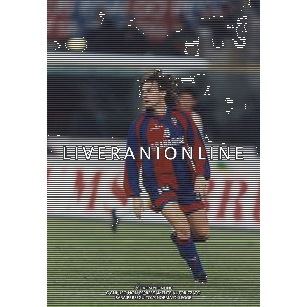 GIUSEPPE SIGNORI CALCIATORE CON LA MAGLIA DEL BOLOGNA NEL 1999-2000 - RETROSPETTIVA ©Archivio DFP/AG ALDO LIVERANI SAS