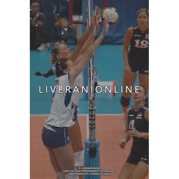 ITALIA- CROAZIA VOLLEY FEMMINILE: TORNEO INTERNAZIONALE \'CITTA\' DI LIVORNO\' 26/08/2005 NELLA FOTO:MURO VINCENTE DI SIMONA GIOLI E CENTONI NADIA FOTO DI: A.BIZZI/AGENZIA ALDO LIVERANI