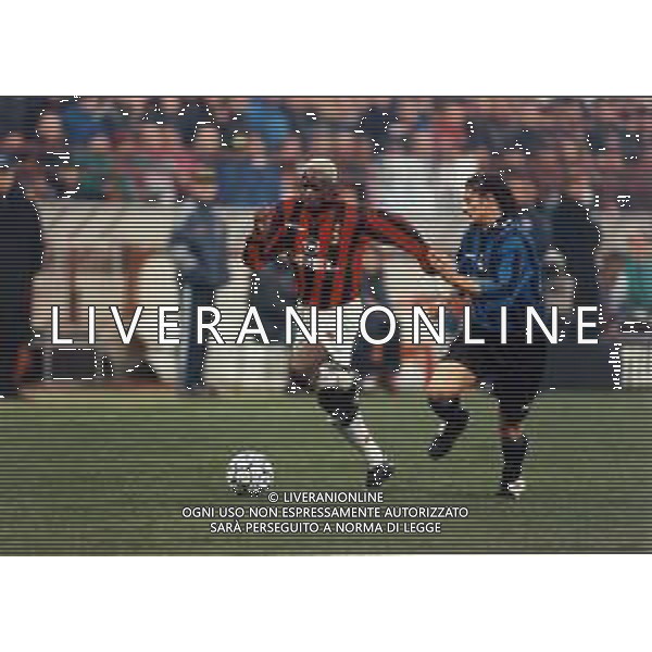 LUIGI SARTOR CALCIATORE CON LA MAGLIA DELL\'INTER NEL 1997-1998 - RETROSPETTIVA NELLA FOTO CON IBRAHIM BA CON LA MAGLIA DEL MILAN ©Archivio DFP/AG ALDO LIVERANI SAS
