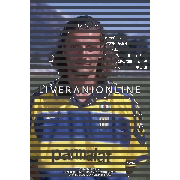 LUIGI SARTOR CALCIATORE CON LA MAGLIA DEL PARMA - RETROSPETTIVA ©Archivio DFP/AG ALDO LIVERANI SAS