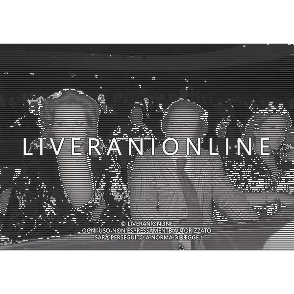 RETROSPETTIVA JOHNNY DORELLI ATTORE E CANTANTE, CONDUTTORE TELEVISIVO, PIANISTA NELLA FOTO JOHNNY DORELLI A MILANO CON CATHERINE SPAAK A UNA SERATA DI PADRE ELIGIO NELL\'ANNO 1974 AG ALDO LIVERANI SAS  