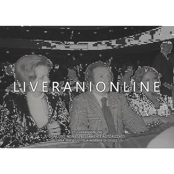 RETROSPETTIVA JOHNNY DORELLI ATTORE E CANTANTE, CONDUTTORE TELEVISIVO, PIANISTA NELLA FOTO JOHNNY DORELLI A MILANO CON CATHERINE SPAAK A UNA SERATA DI PADRE ELIGIO NELL\'ANNO 1974 AG ALDO LIVERANI SAS  