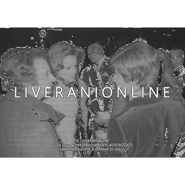 RETROSPETTIVA JOHNNY DORELLI ATTORE E CANTANTE, CONDUTTORE TELEVISIVO, PIANISTA NELLA FOTO JOHNNY DORELLI A MILANO CON CATHERINE SPAAK A UNA SERATA DI PADRE ELIGIO NELL\'ANNO 1974 AG ALDO LIVERANI SAS  