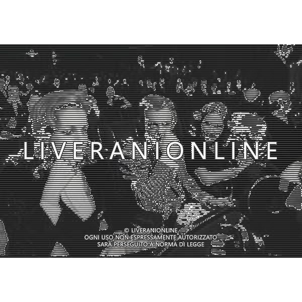 RETROSPETTIVA JOHNNY DORELLI ATTORE E CANTANTE, CONDUTTORE TELEVISIVO, PIANISTA NELLA FOTO JOHNNY DORELLI A MILANO CON CATHERINE SPAAK A UNA SERATA DI PADRE ELIGIO NELL\'ANNO 1974 AG ALDO LIVERANI SAS  