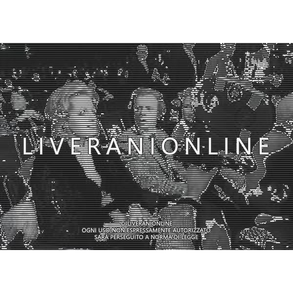 RETROSPETTIVA JOHNNY DORELLI ATTORE E CANTANTE, CONDUTTORE TELEVISIVO, PIANISTA NELLA FOTO JOHNNY DORELLI A MILANO CON CATHERINE SPAAK A UNA SERATA DI PADRE ELIGIO NELL\'ANNO 1974 AG ALDO LIVERANI SAS  