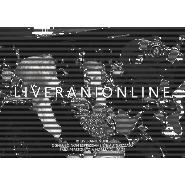 RETROSPETTIVA JOHNNY DORELLI ATTORE E CANTANTE, CONDUTTORE TELEVISIVO, PIANISTA NELLA FOTO JOHNNY DORELLI A MILANO CON CATHERINE SPAAK A UNA SERATA DI PADRE ELIGIO NELL\'ANNO 1974 AG ALDO LIVERANI SAS  