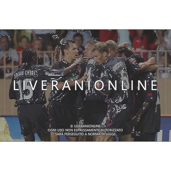 Liverpool - Cska Mosca supercoppa europea a montecarlo 26/08/2005 nella foto abbracci esultanza dopo il gol di carvalho ph luzzani/agenzia aldo liverani