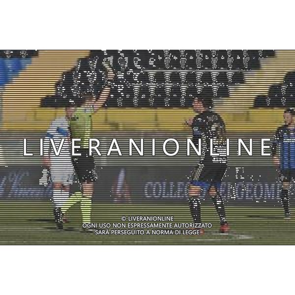 Gabriele Masotti/LM - Pisa SC vs Brescia Calcio - Italian Football Championship League BKT 2020/2021 16 January 2021 - Arena Garibaldi, pisa, Italy Photo showing: The referee of the match Daniel Amabile shows yellow card to Luca Mazzitelli (Pisa) @LM/Gabriele Masotti/AGENZIA ALDO LIVERANI SAS