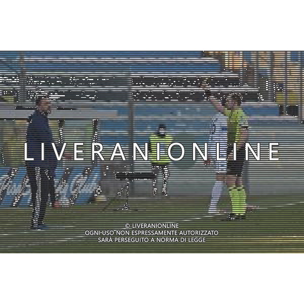 Gabriele Masotti/LM - Pisa SC vs Brescia Calcio - Italian Football Championship League BKT 2020/2021 16 January 2021 - Arena Garibaldi, pisa, Italy Photo showing: The referee of the match Daniel Amabile shows yellow card to head coach of Pisa Luca D\'Angelo @LM/Gabriele Masotti/AGENZIA ALDO LIVERANI SAS