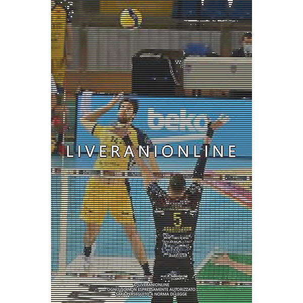 Roberto Bartomeoli/LM - Cucine Lube Civitanova vs Leo Shoes Modena - Volleyball Italian Serie A Men Superleague Championship 2020/2021 16 January 2021 - Palasport Eurosuole Forum, civitanova marche, Italy Photo showing: Spike of Luca Vettori (Leo Shoes Modena) Block of Osmany Juantorena (Cucine Lube Civitanova) @LM/Roberto Bartomeoli AG ALDO LIVERANI SAS