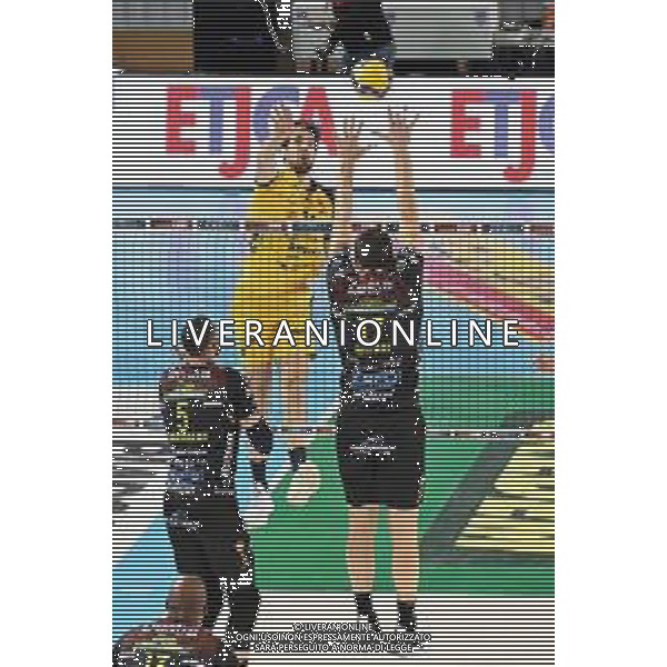 Roberto Bartomeoli/LM - Cucine Lube Civitanova vs Leo Shoes Modena - Volleyball Italian Serie A Men Superleague Championship 2020/2021 16 January 2021 - Palasport Eurosuole Forum, civitanova marche, Italy Photo showing: Attack of Luca Vettori (Leo Shoes Modena) Block of Simone Anzani (Cucine Lube Civitanova) @LM/Roberto Bartomeoli AG ALDO LIVERANI SAS