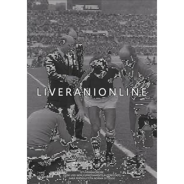 20-10-1973 ROMA QUALIFICAZIONI AI MONDIALI DI CALCIO ITALIA SVIZZERA 2-0 NELA FOTO INFORTUNIO GIANNI RIVERA AG ALDO LIVERANI SAS