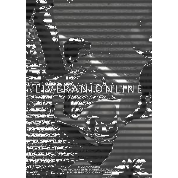 20-10-1973 ROMA QUALIFICAZIONI AI MONDIALI DI CALCIO ITALIA SVIZZERA 2-0 NELA FOTO INFORTUNIO GIANNI RIVERA AG ALDO LIVERANI SAS