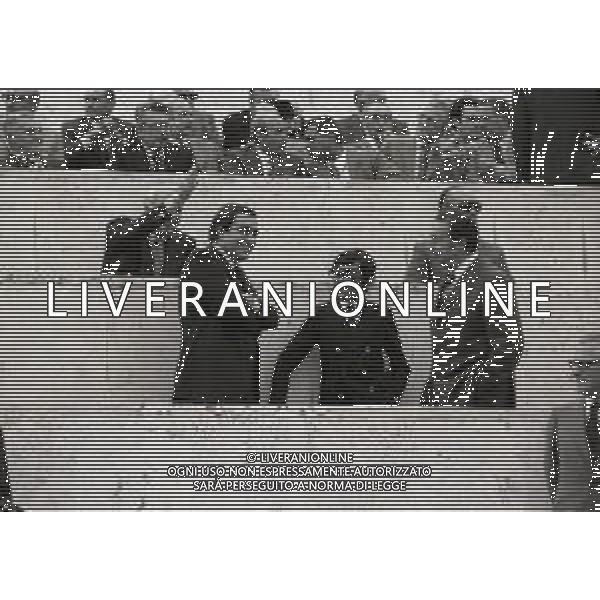 20-10-1973 ROMA QUALIFICAZIONI AI MONDIALI DI CALCIO ITALIA SVIZZERA 2-0 NELA FOTO IL FIGLIO DI GIOVANNI LEONE MAURO LEONE IN TRIBUNA CON FRANCO CARRARO AG ALDO LIVERANI SAS