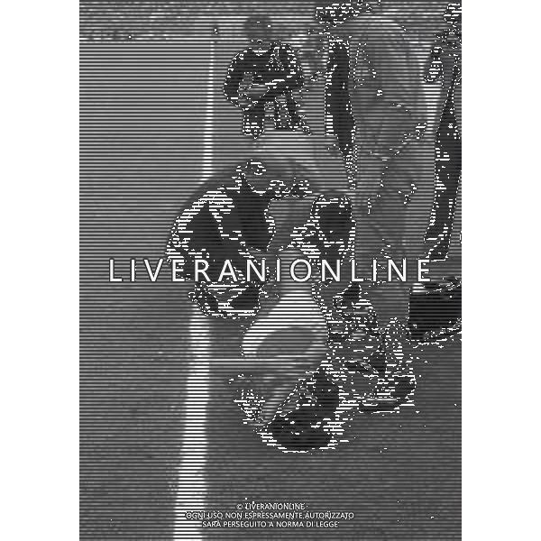 20-10-1973 ROMA QUALIFICAZIONI AI MONDIALI DI CALCIO ITALIA SVIZZERA 2-0 NELA FOTO INFORTUNIO GIANNI RIVERA AG ALDO LIVERANI SAS