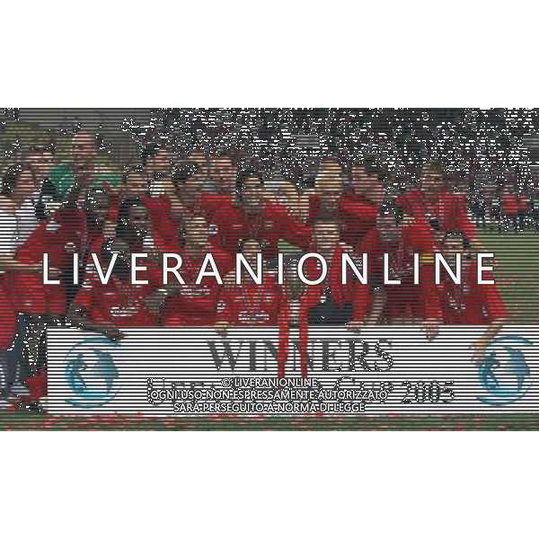 Liverpool - Cska Mosca supercoppa europea a montecarlo 26/08/2005 nella foto festeggiamenti del liverpool vincitore della supercoppa ph luzzani/agenzia aldo liverani