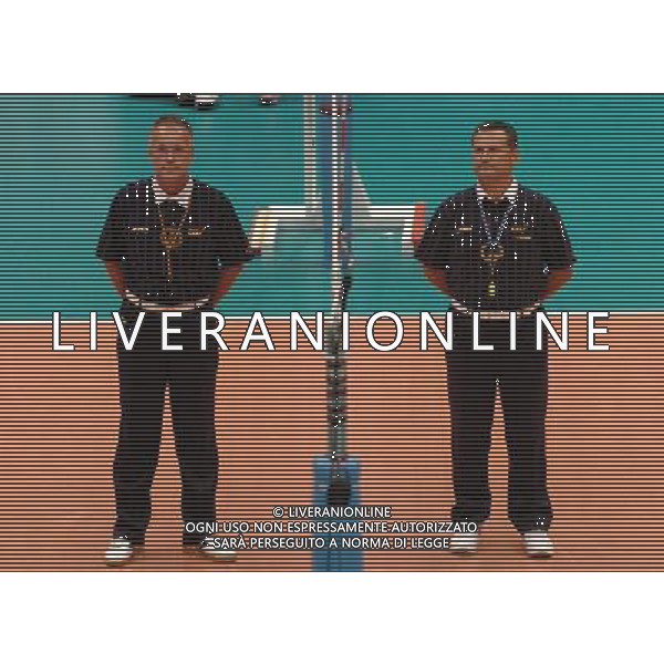 LIVORNO,26 AGOSTO 2005 VOLLEY FEMMINILE QUADRANGOLARE INTERNAZIONALE \'CITTA\' DI LIVORNO\' PARTITA ITALIA-CROAZIA NELLA FOTO: ARBITRI PRESENTAZIONE FOTO BIZZI-A.LIVERANI